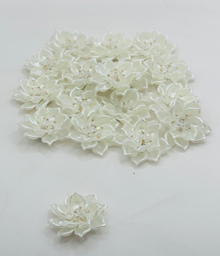 زهور لؤلؤية لتطريز